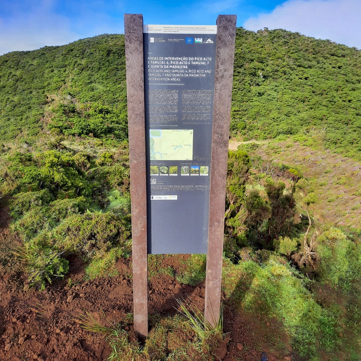 The first LIFE IP AZORES NATURA project noticeboards are already in place
