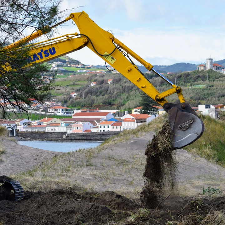 O que estão a fazer no Monte da Guia?