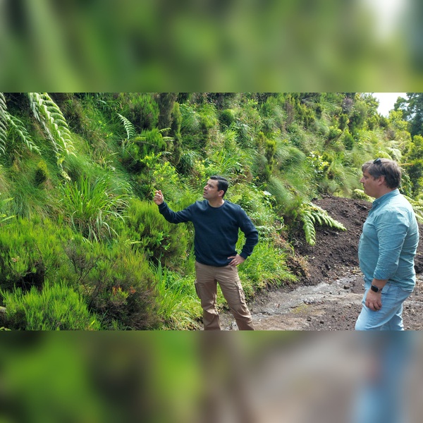 Alonso Miguel visited area where habitat recovery and conservation works are underway in Priolo Lands