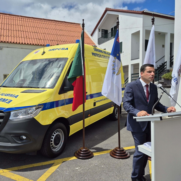 Governo dos Açores reforça resposta de emergência com entrega de novas ambulâncias aos Bombeiros Voluntários de São Roque do Pico e Calheta