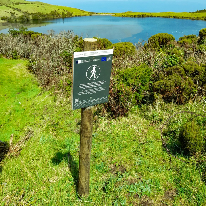 Placement of preventive signs in Lagoa do Caiado