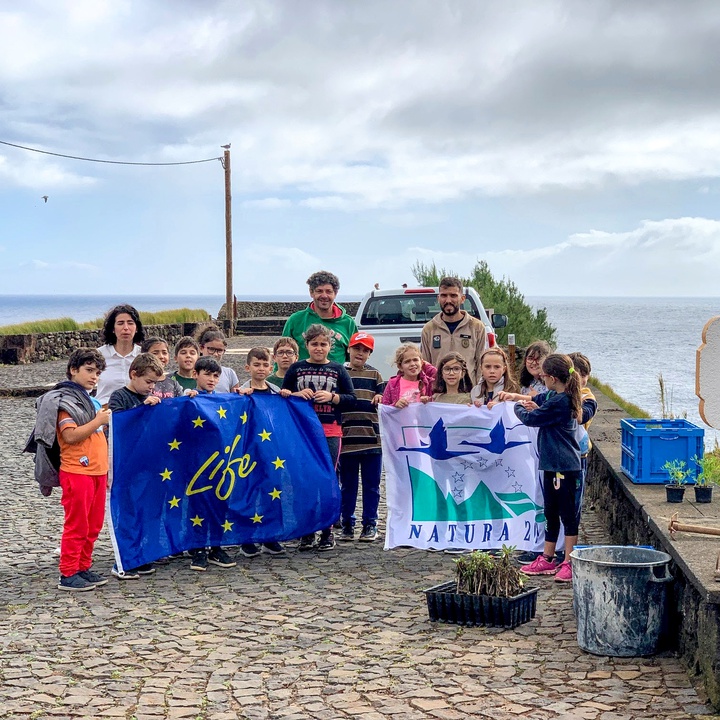 Ecological restoration action in the Topo Intervention Area with students of the local school