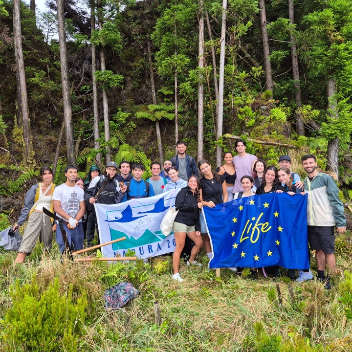 LIFE IP AZORES NATURA acolhe estudantes internacionais da Escola de Verão Sustentável na Lagoa do Fogo