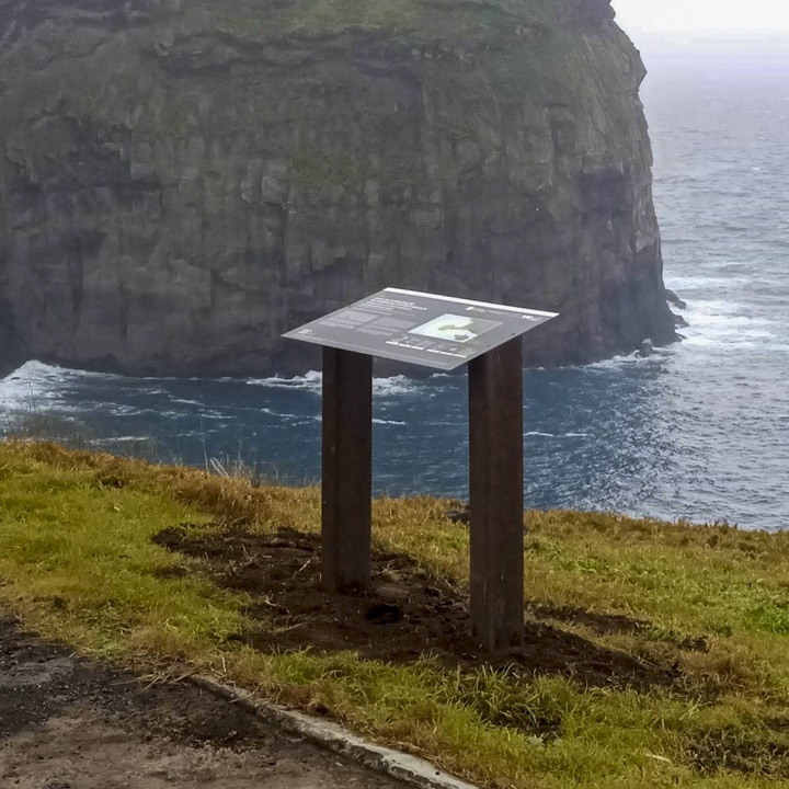 Renovação da sinalética nas áreas de intervenção do LIFE VIDALIA, na ilha do Faial