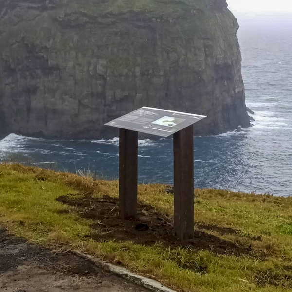 Renovation of signage on LIFE VIDALIA intervention areas, on the island of Faial