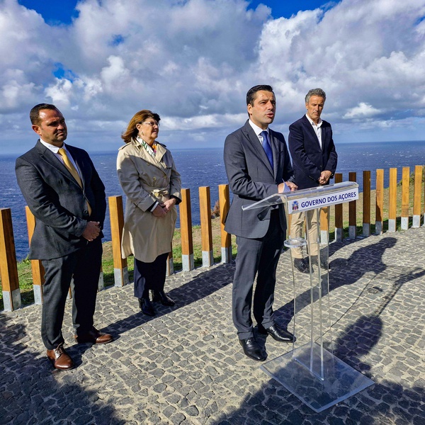 Governo dos Açores inaugura empreitada de requalificação do Miradouro da Ferraria